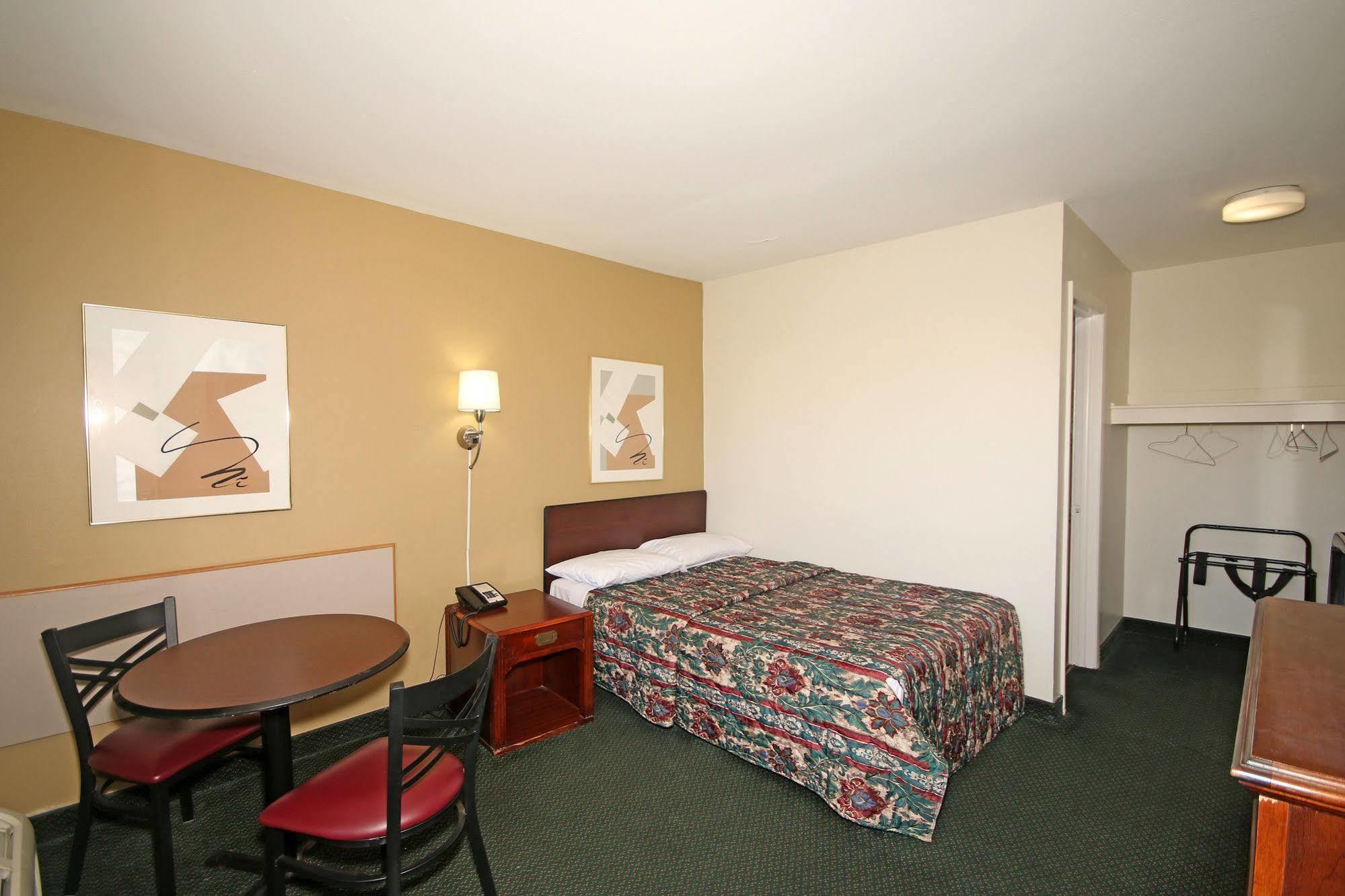 Royal Inn And Suites Charlotte Airport Zewnętrze zdjęcie