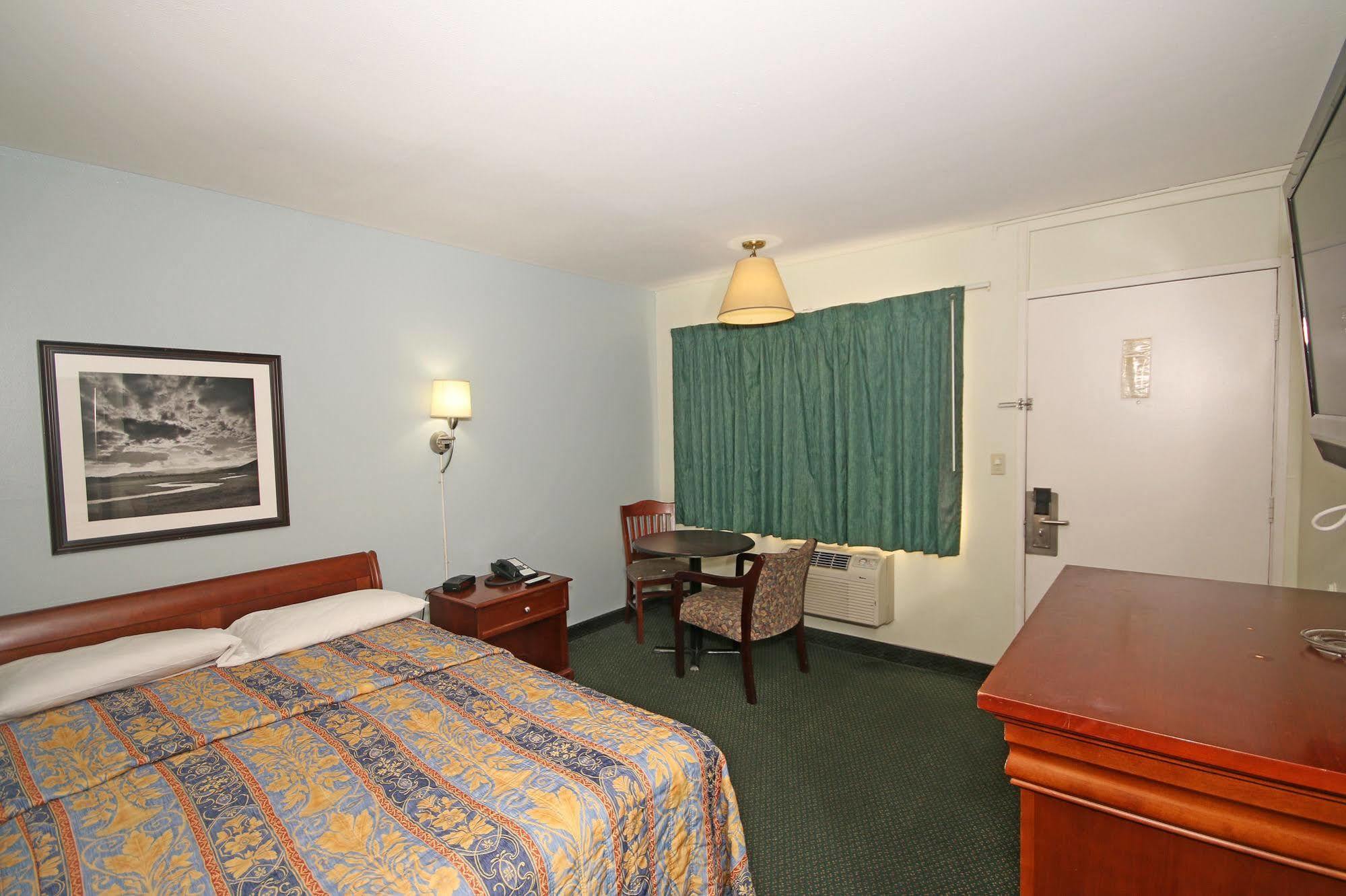 Royal Inn And Suites Charlotte Airport Zewnętrze zdjęcie