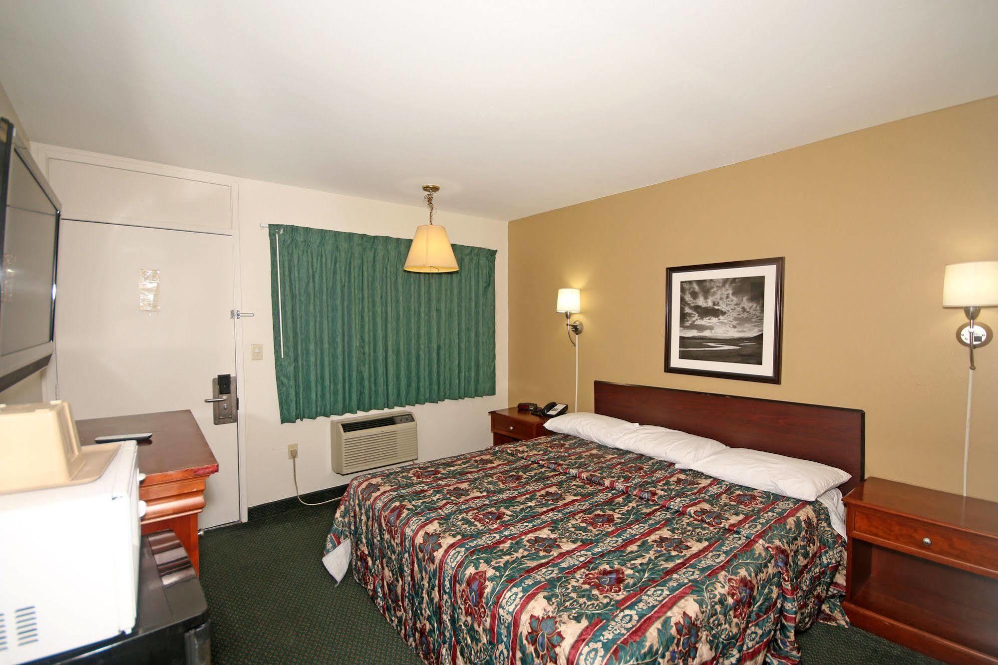 Royal Inn And Suites Charlotte Airport Zewnętrze zdjęcie